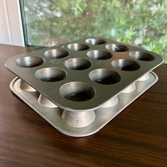 Set of 2 Vintage Mirro Mini Muffin Pans – 12 Cup Aluminum Bakeware - Picture 9 of 14